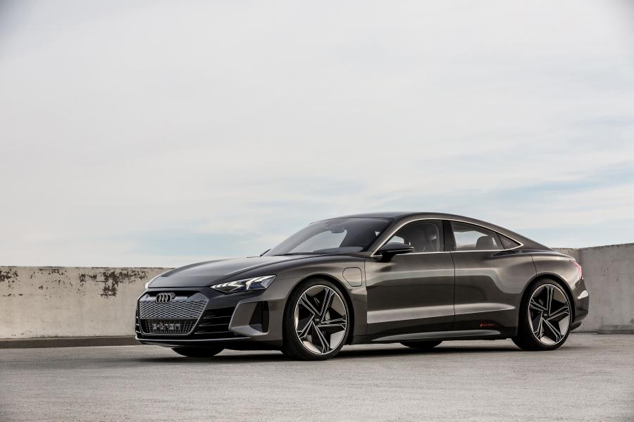  Audi e-tron GT Concept 2018 года  (фото 14 из 69)